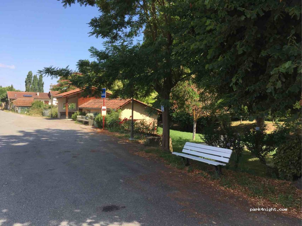 (32420) Simorre - Place du Lavoir — foto 3