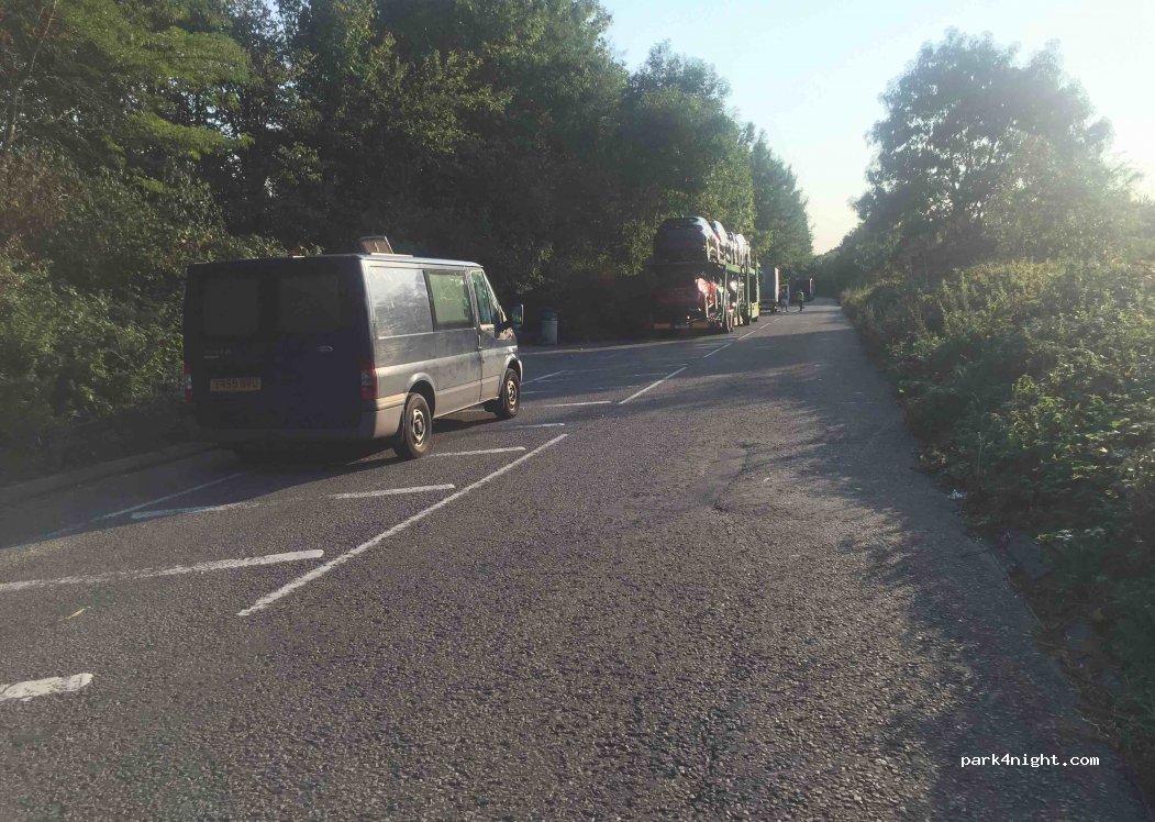 (GU23) Send - London Road — foto
