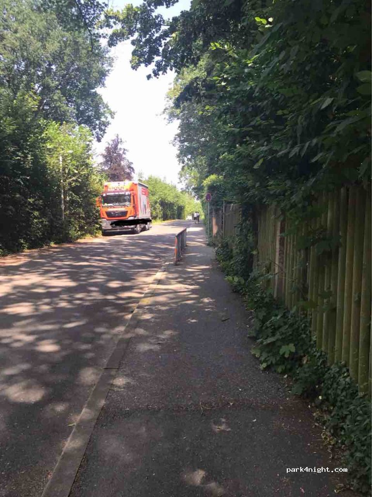 (90513) Zirndorf - 26 Saarlandstraße — foto
