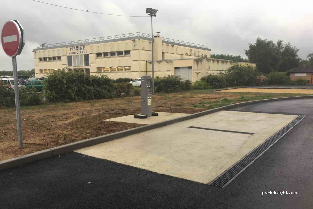 (72210) La Suze-sur-Sarthe - Avenue de la Piscine — foto