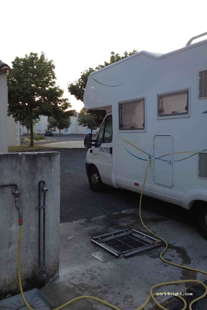 (85200) Fontaines - 1-17 Rue de la Cantine — foto