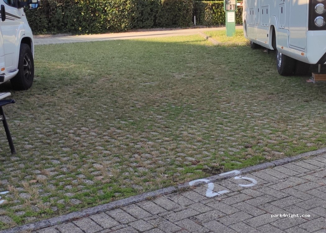 Area Sosta Camper Gavirate — foto 5