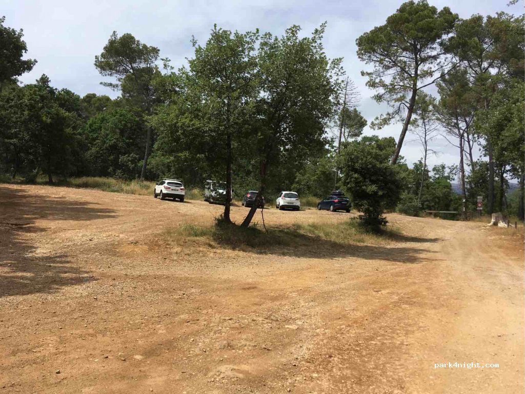 (83440) Montauroux - Chemin du Stade — foto 2