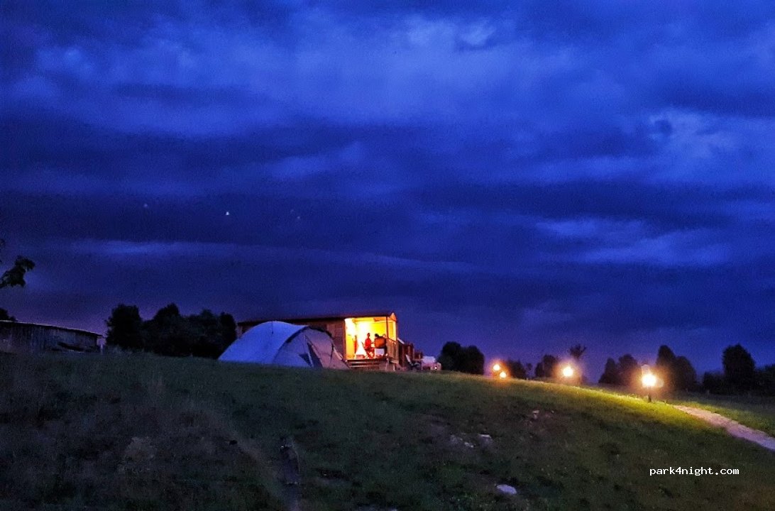 Sunrise hill camp — foto