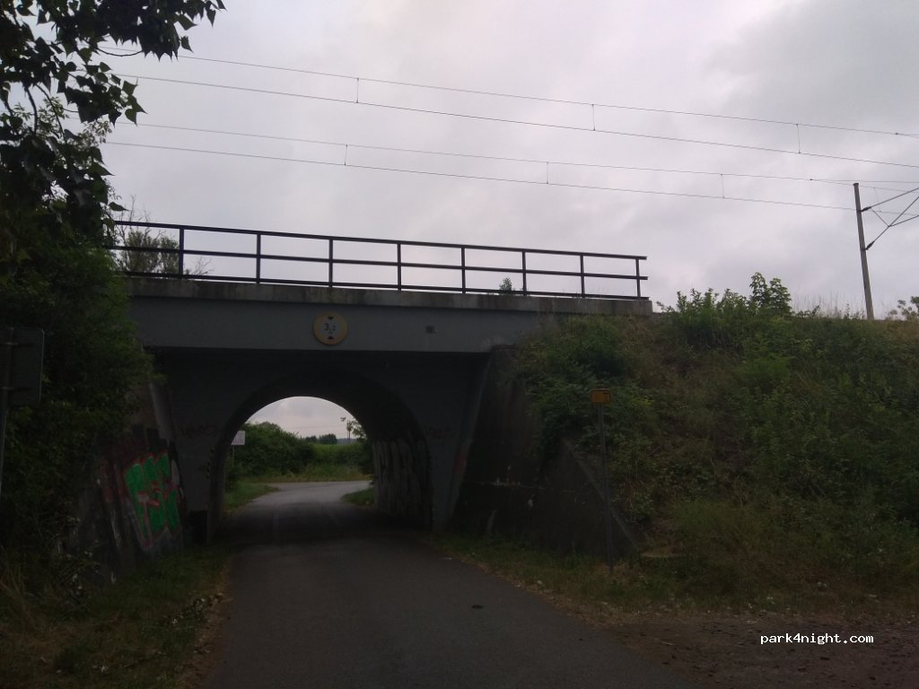(696 18) Lužice - — foto 2