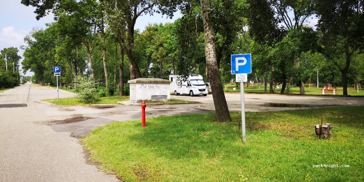 (5310) Kisújszállás - 1 Csatorna utca — foto