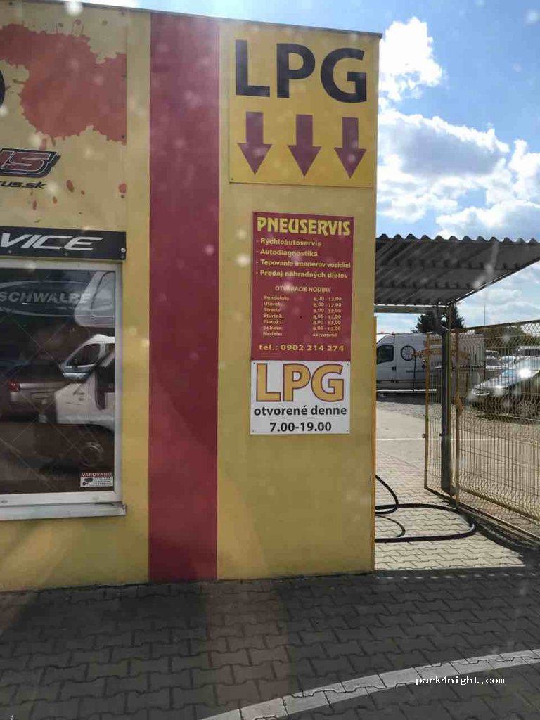 (031 01) Liptovský Mikuláš - 1 Jánošíkovo nábr. — foto