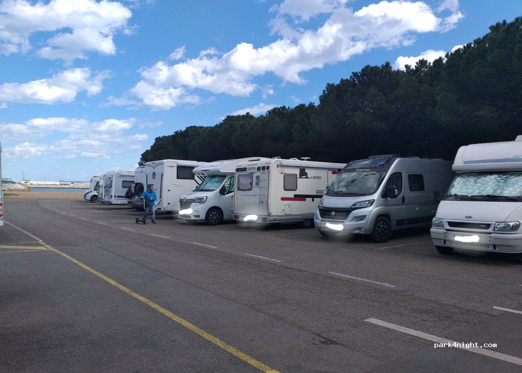 Área de Autocaravanas El Arbeyal — foto 2
