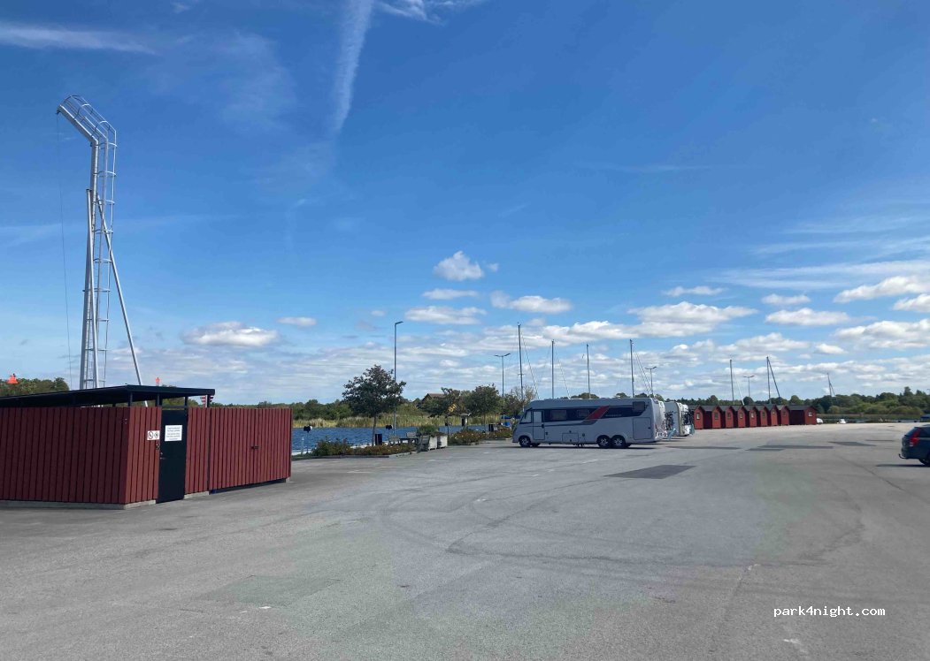 (623 77) Klintehamn - lanthamnen — foto 2