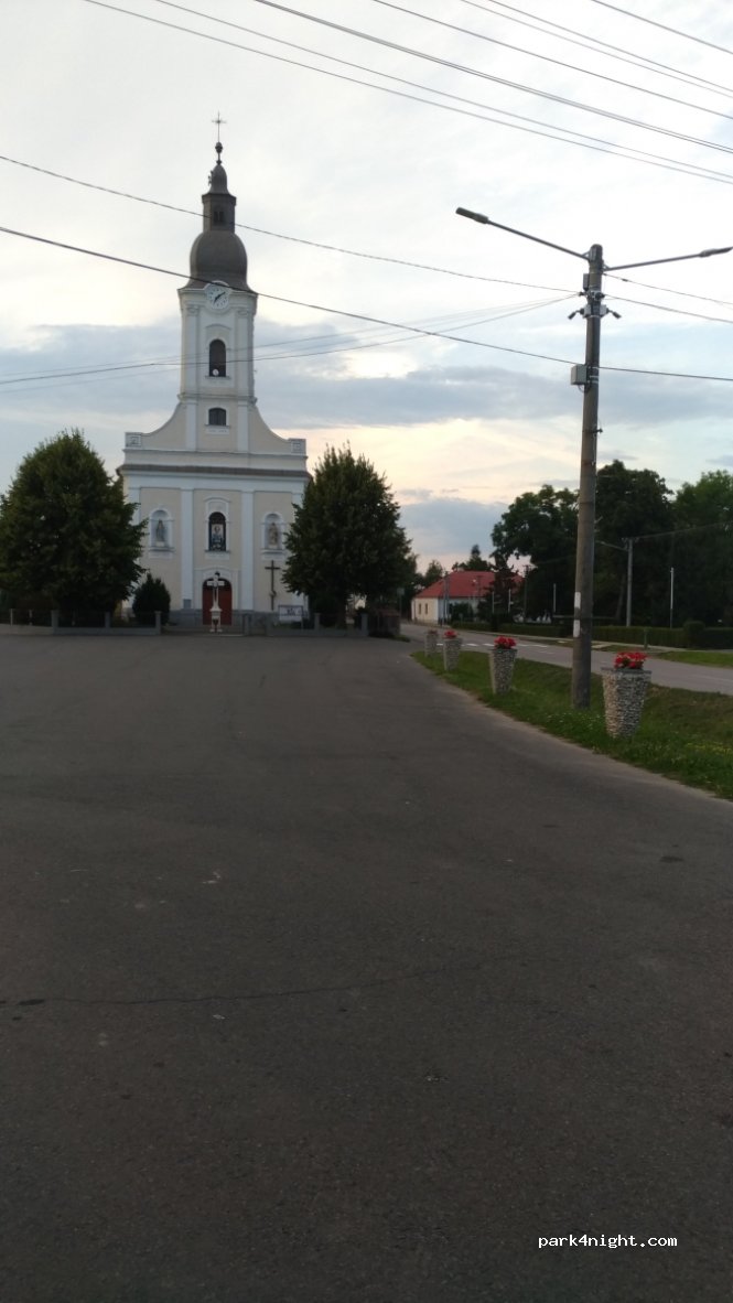 (072 14) Pavlovce nad Uhom - 1 Kostolné námestie — foto