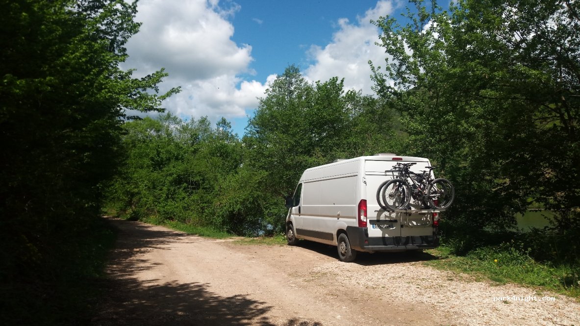 (70101) Jajce - Unnamed Road — foto