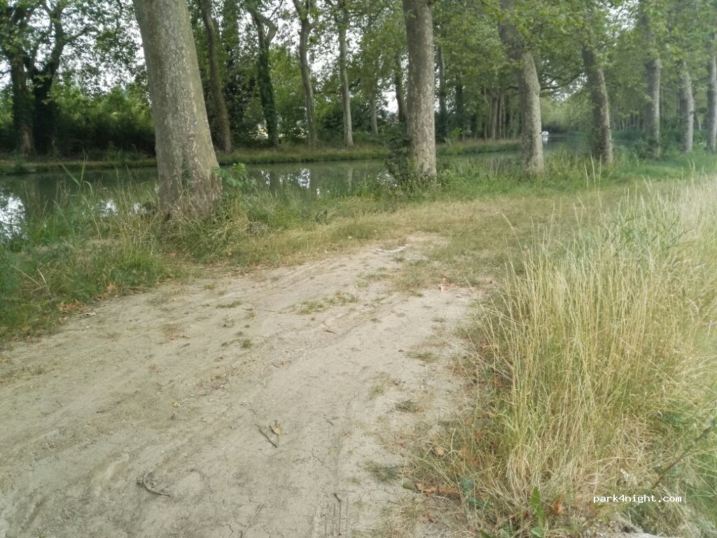 (11400) Mas-Saintes-Puelles - D818 — foto