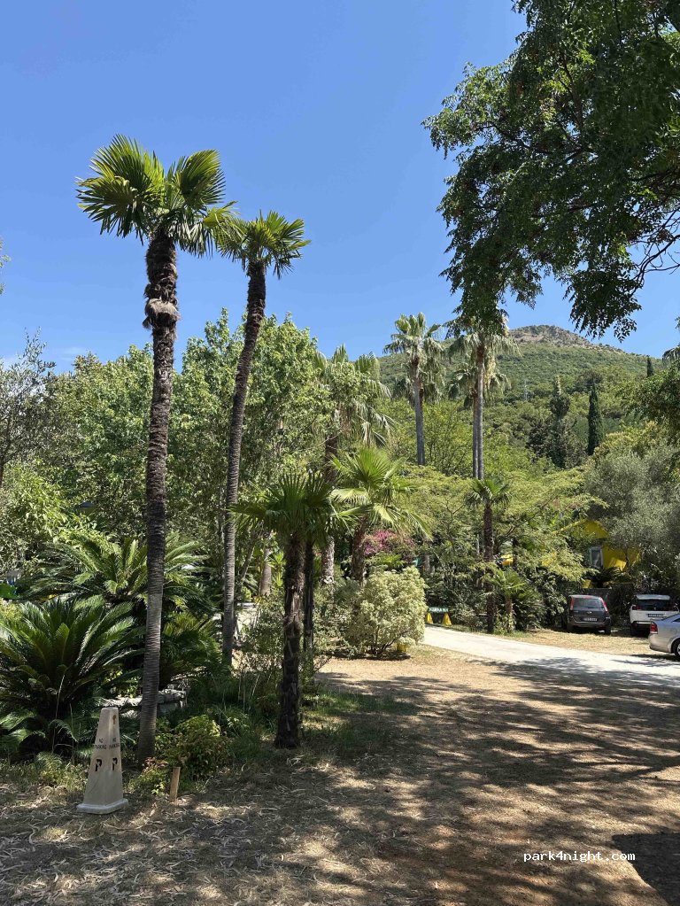 Nirvana Apartments and Camping — foto 2