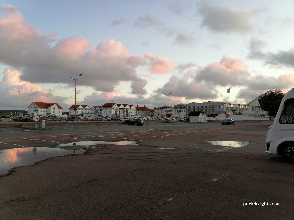 (440 30) - 2 PARKERINGSPLATSEN — foto 2