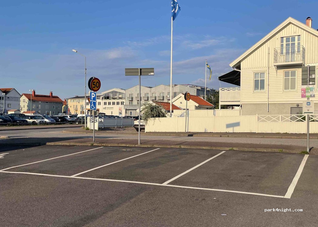 (440 30) - 2 PARKERINGSPLATSEN — foto 4
