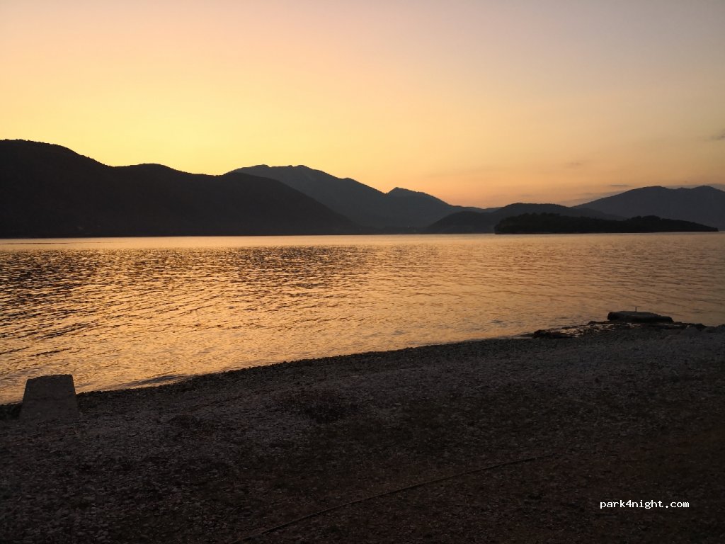 (310 83) Meganisi - Unnamed Road — foto
