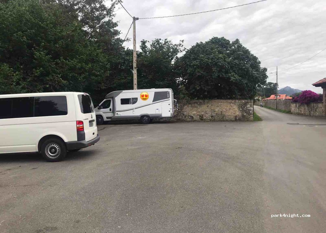(33593) Naves - 109 Calle Naves — foto
