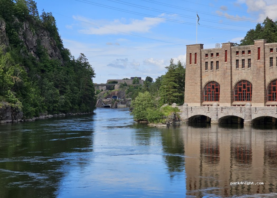 (461 34) Trollhättan - 8 Olidevägen — foto 2