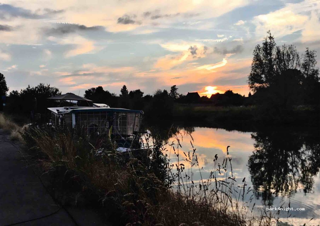 (7334) Saint-Ghislain - 10 Rive Gauche du Canal — foto