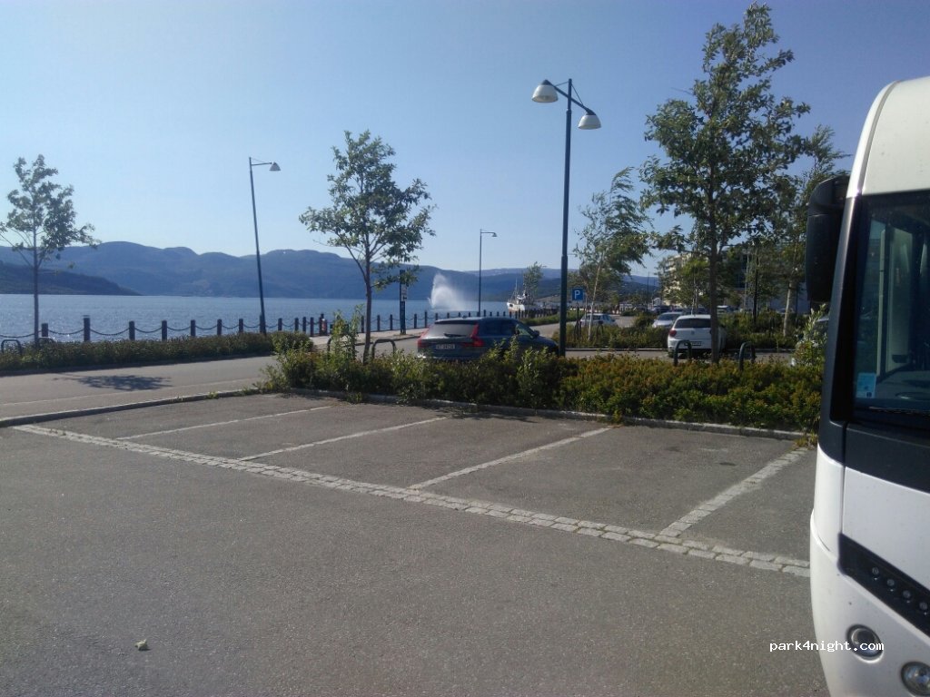 (8200)  - 86 Sjøgata — foto