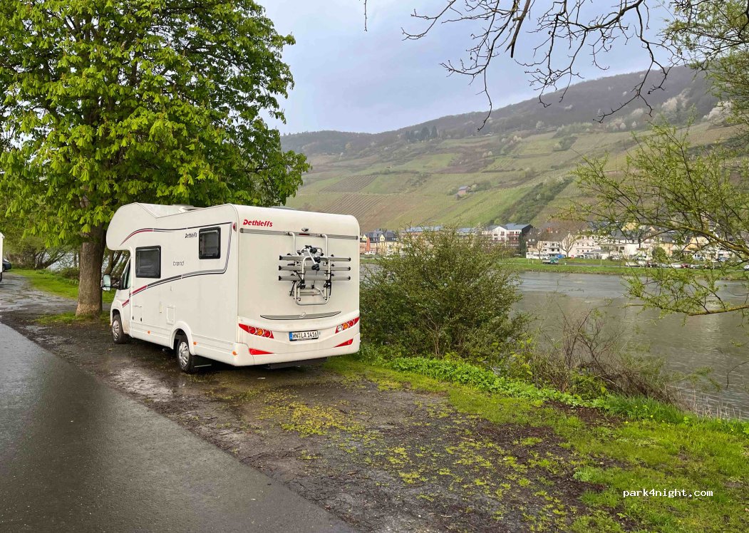 Wohnmobilstellplatz Zell — foto