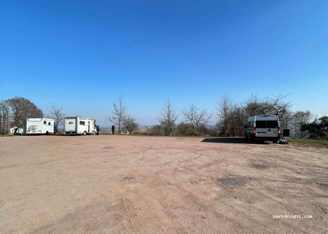 Wohnmobilstellplatz an den Sportanlagen in Dörrenbach — foto
