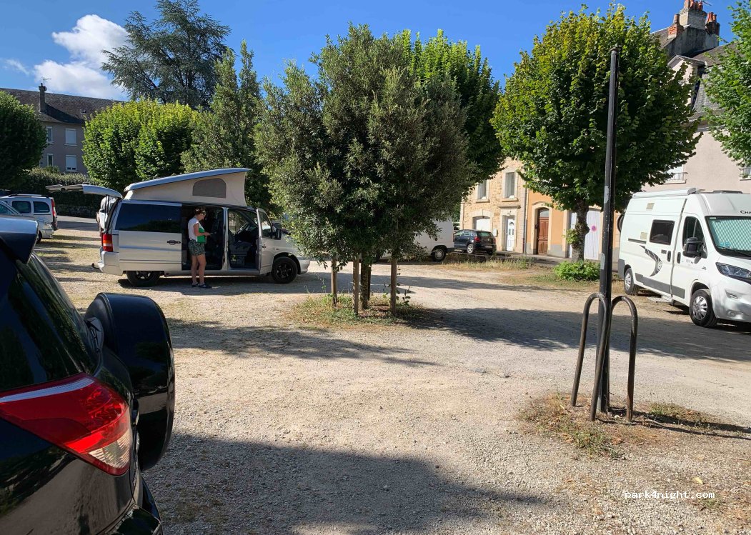 (12130) Saint-Geniez-d'Olt - 175 D2 — foto