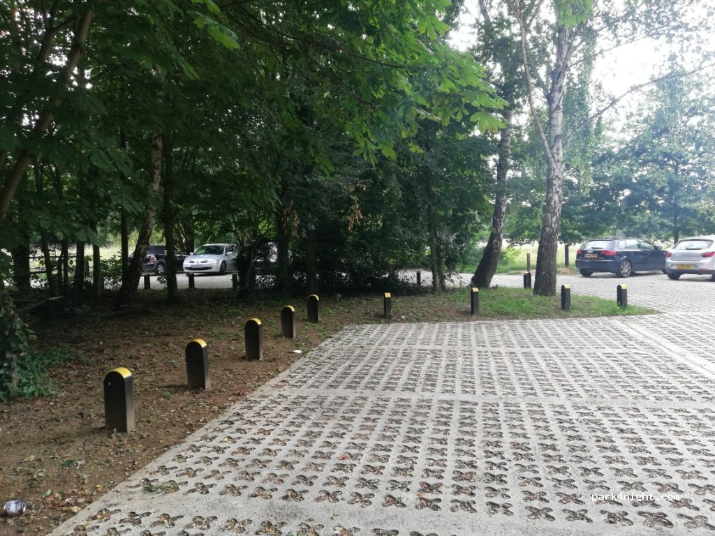 (KT8 9DR) Molesey - — foto
