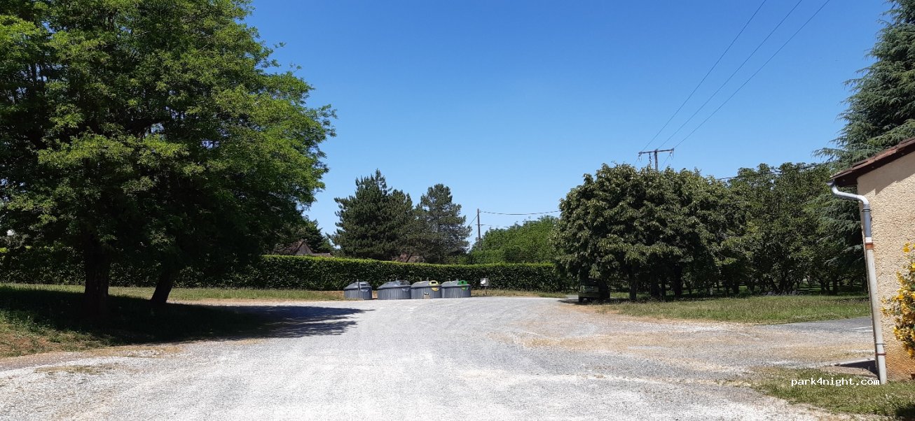 (24590) Saint-Crépin-et-Carlucet - D56 — foto