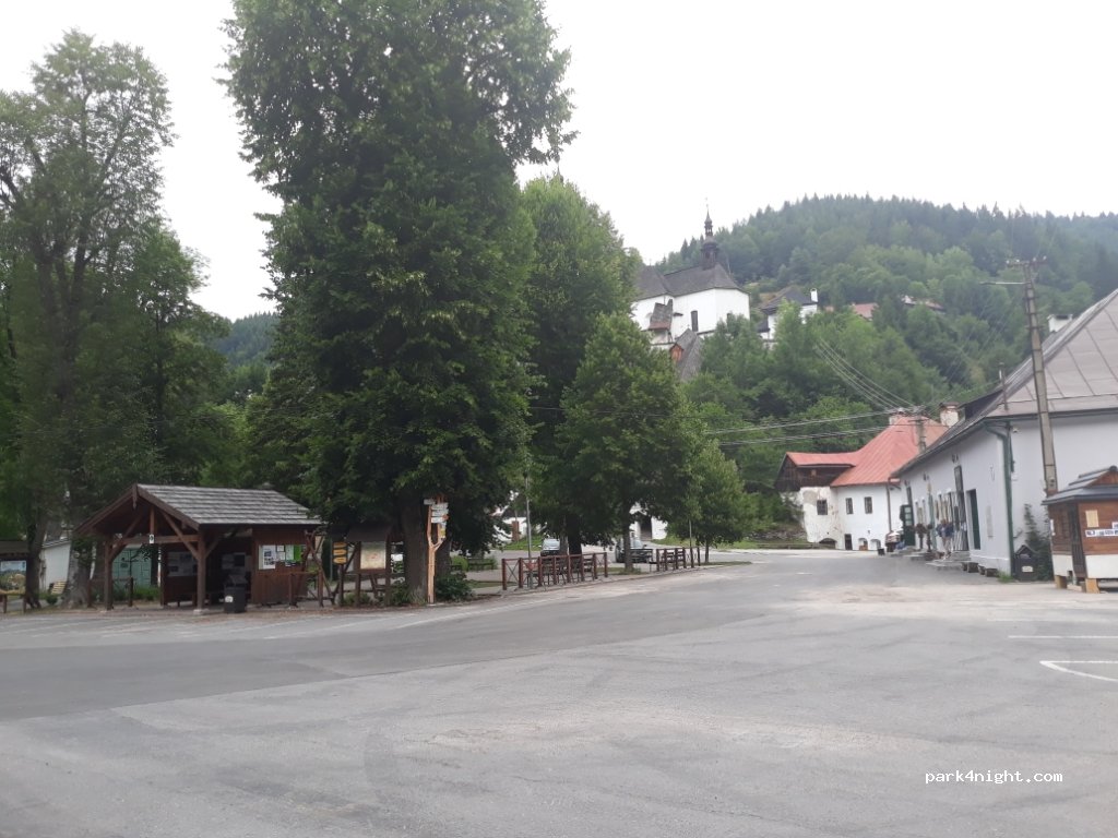(974 01) Špania Dolina - — foto
