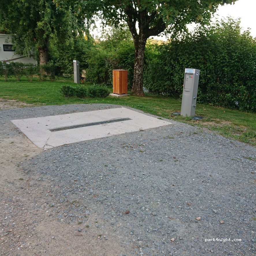 (16310) Massignac - Le Bourg — foto 2