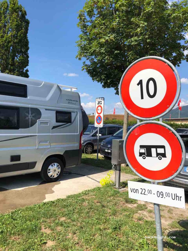 (2572) Sutz-Lattrigen - Unnamed Road — foto