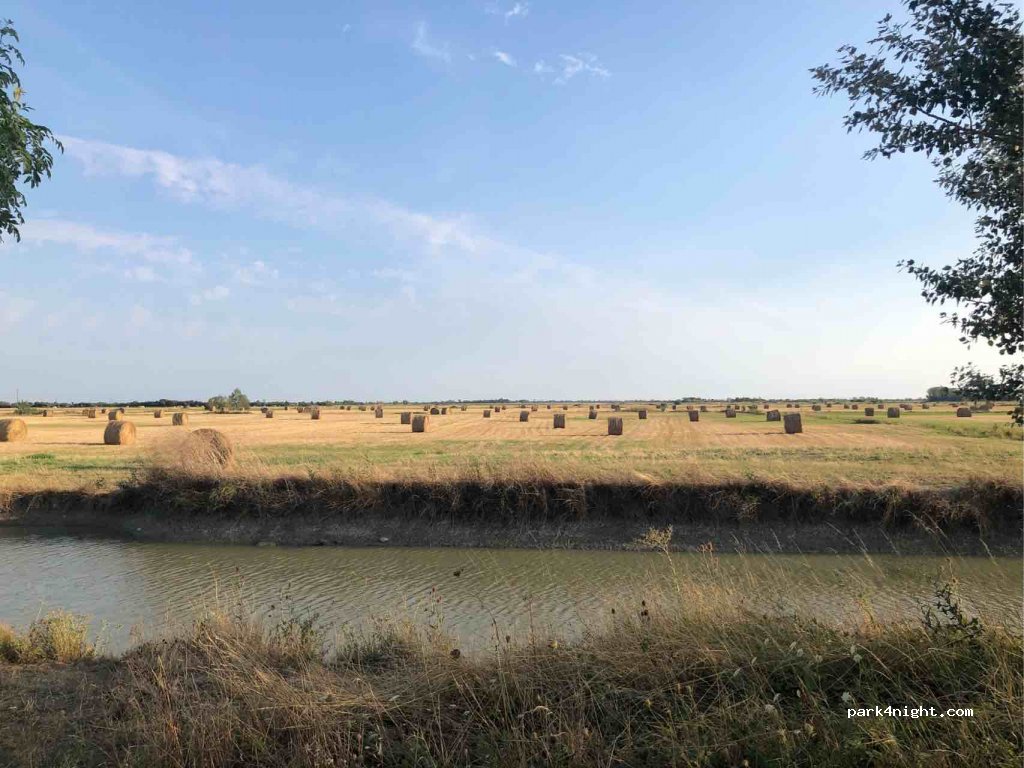 (85400) Luçon - Unnamed Road — foto 2