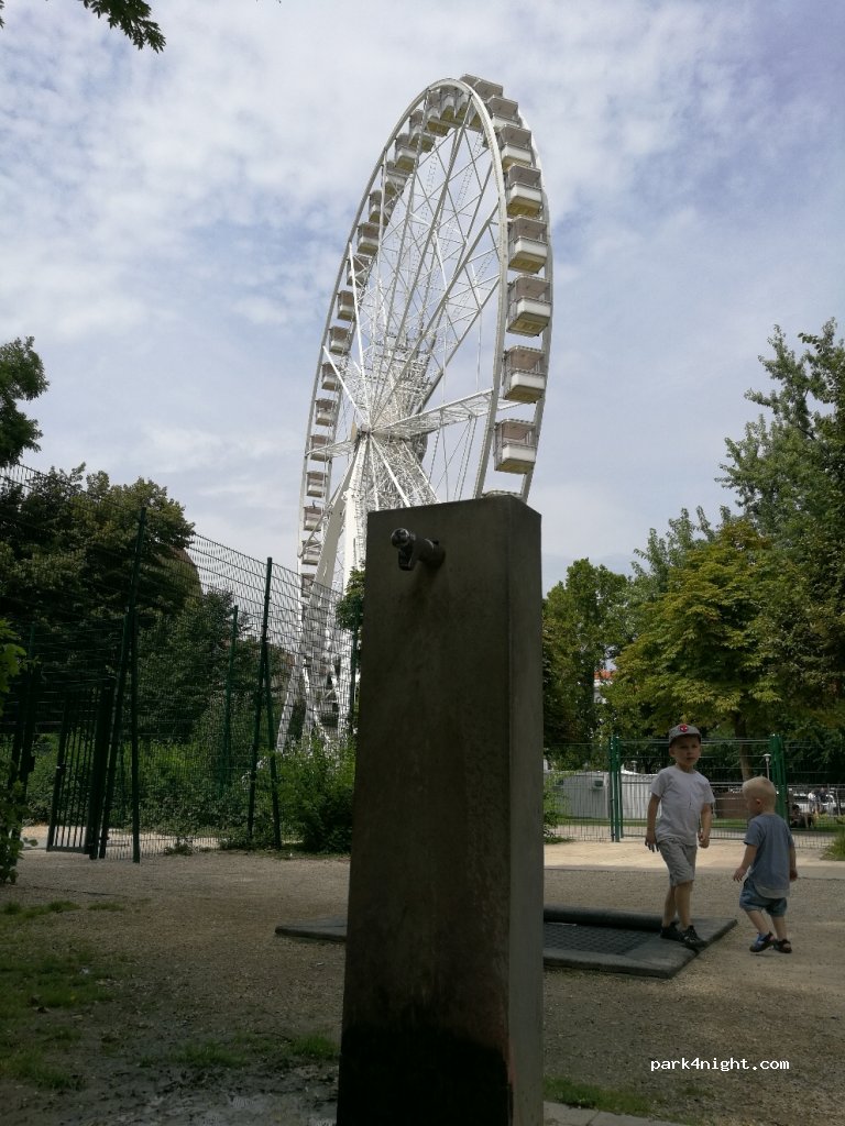 (1051) Budapest - 7 Erzsébet tér — foto