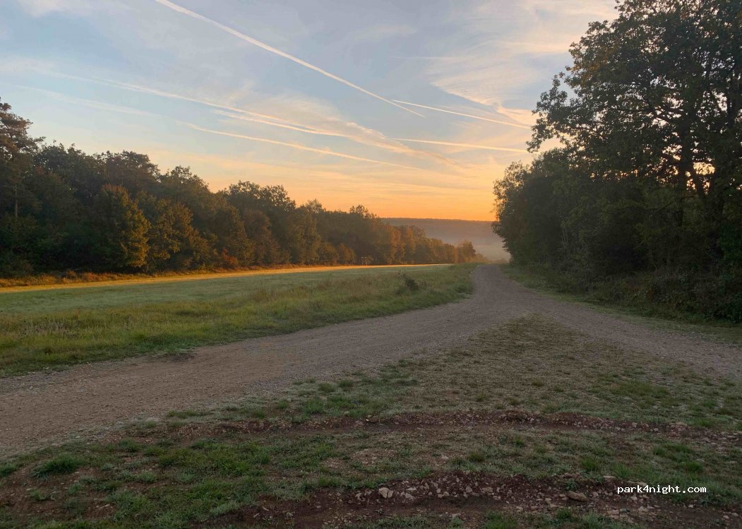 (10310) Ville-sous-la-Ferté - Unnamed Road — foto