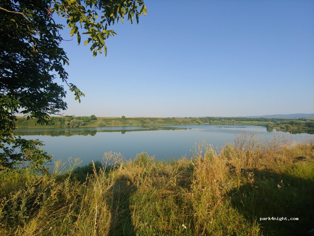() Jezero Међеš - Unnamed Road — foto