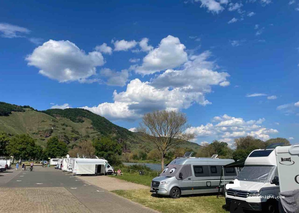 Wohnmobilhafen Ürzig — foto