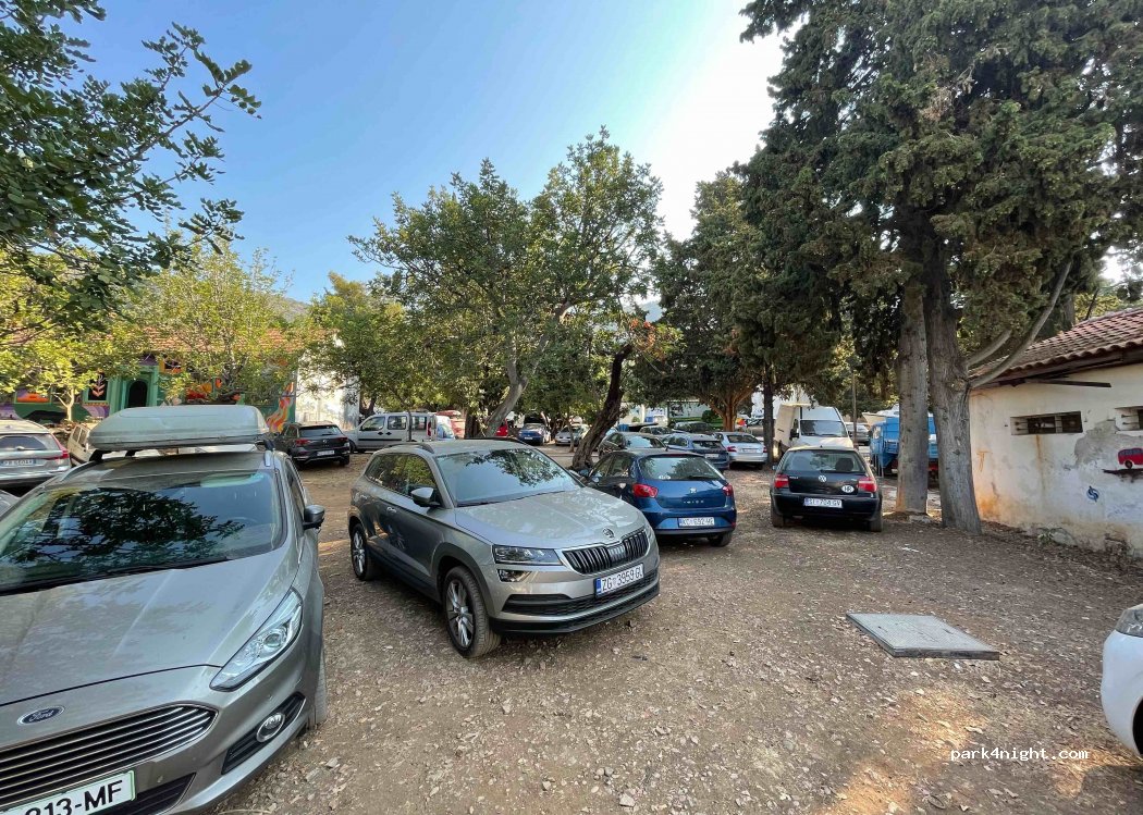 Komiža - 4 Ulica Komiških iseljenika — foto