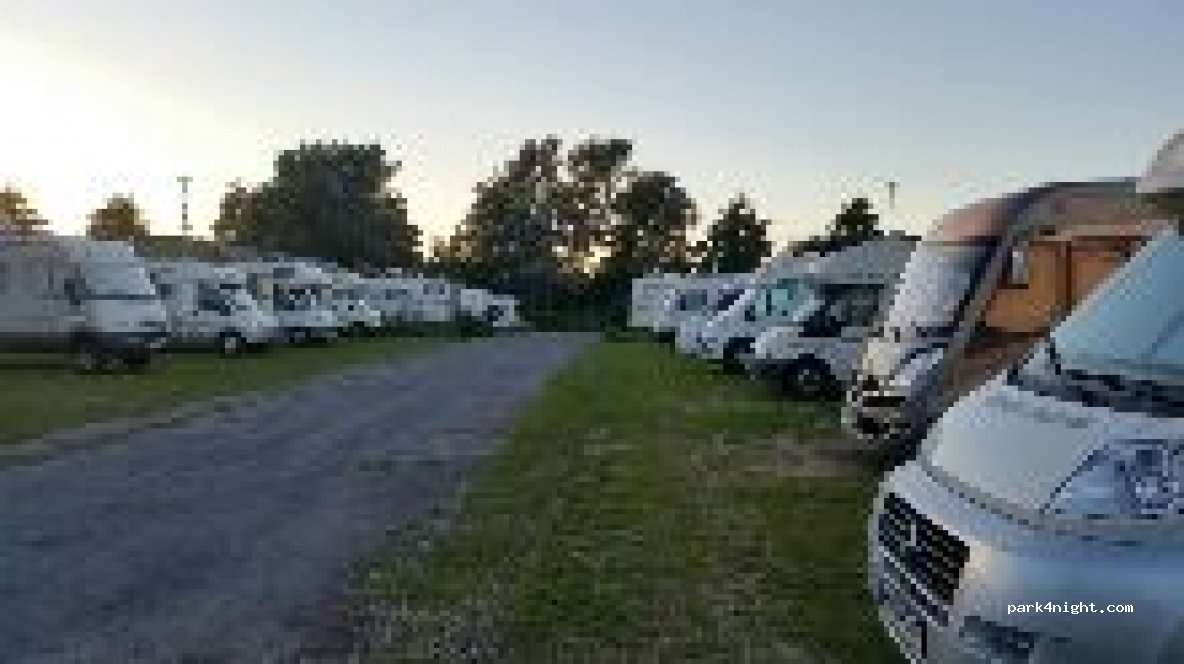 Wohnmobilstellplatz Büsum — foto