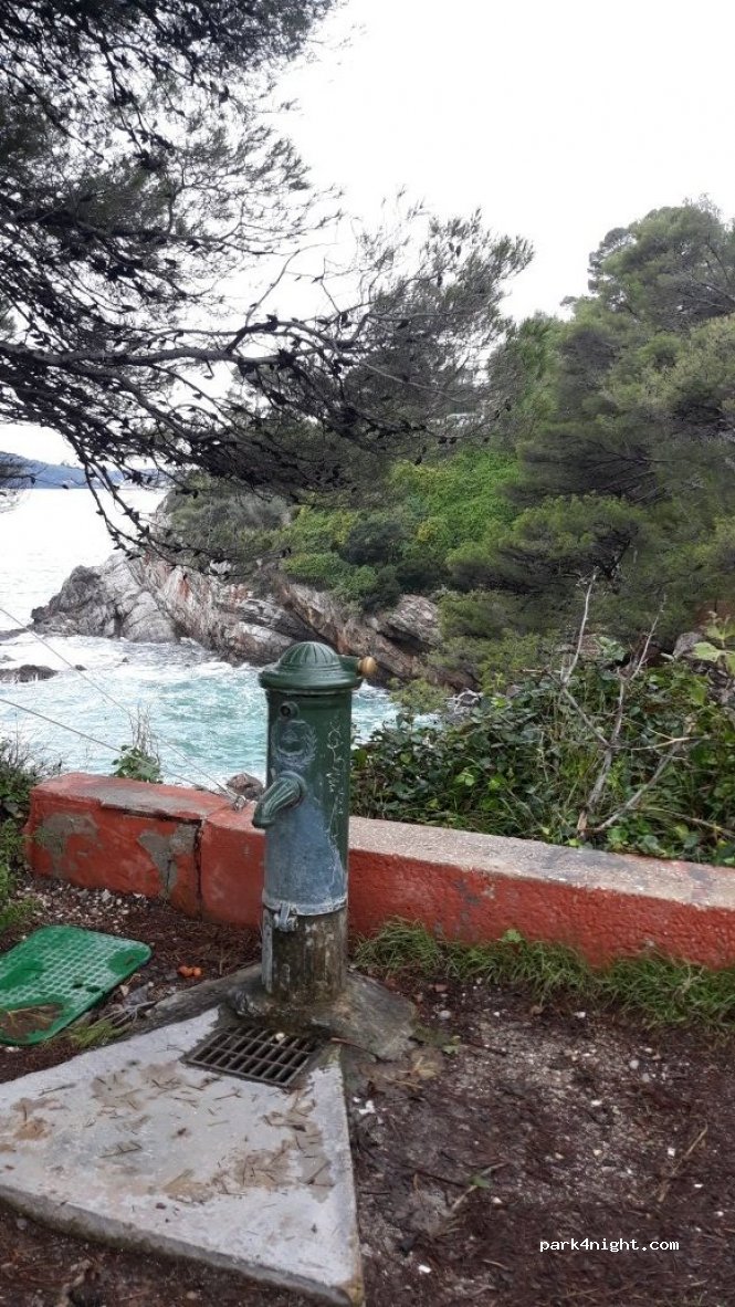 (83000) Toulon - 1033 Chemin de la Batterie Basse — foto