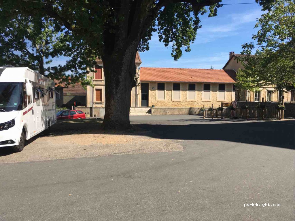 (24480) Le Buisson-de-Cadouin - 39 Rue de la République — foto