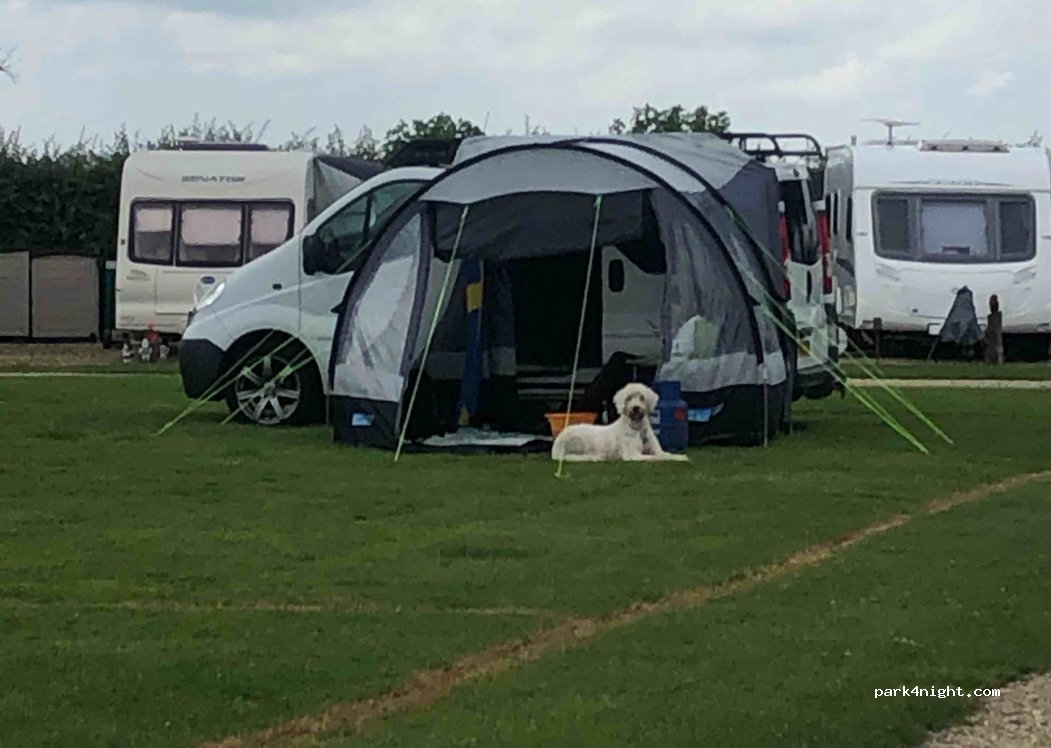 Kings Green Caravan Park — foto