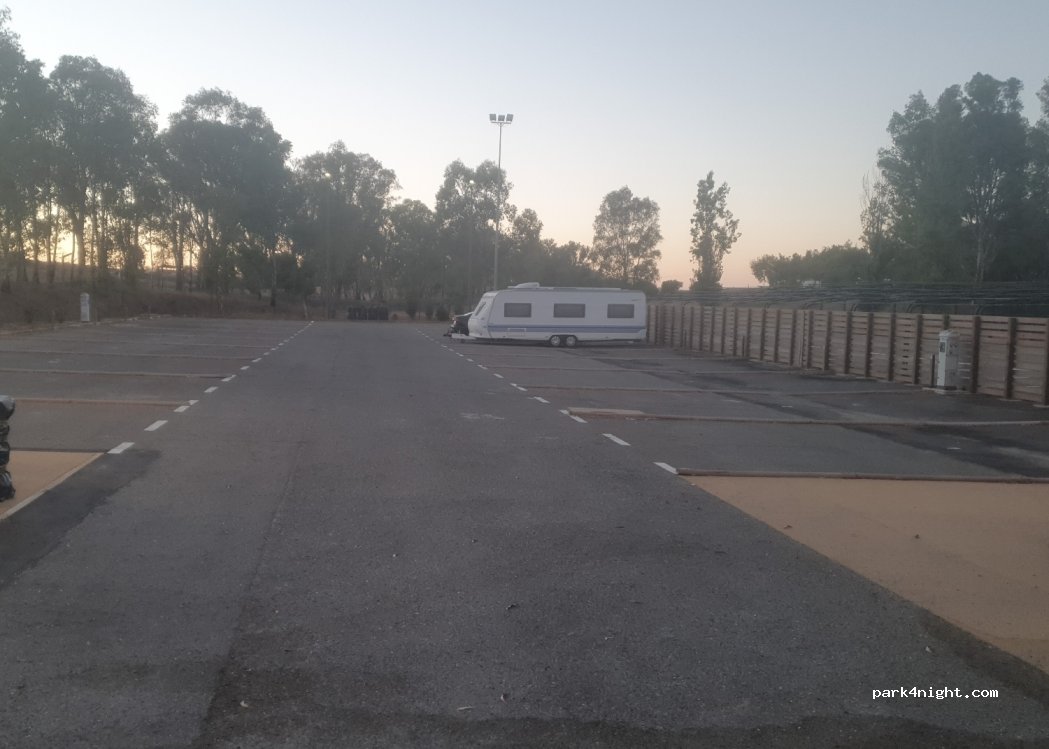 Área de Serviço de Autocaravanas — foto 3