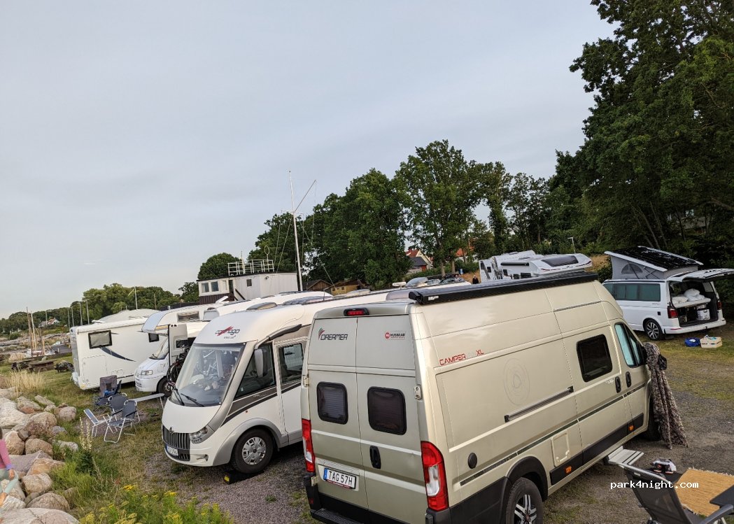 Svanshalls hamn, husbilsställplats — foto 2