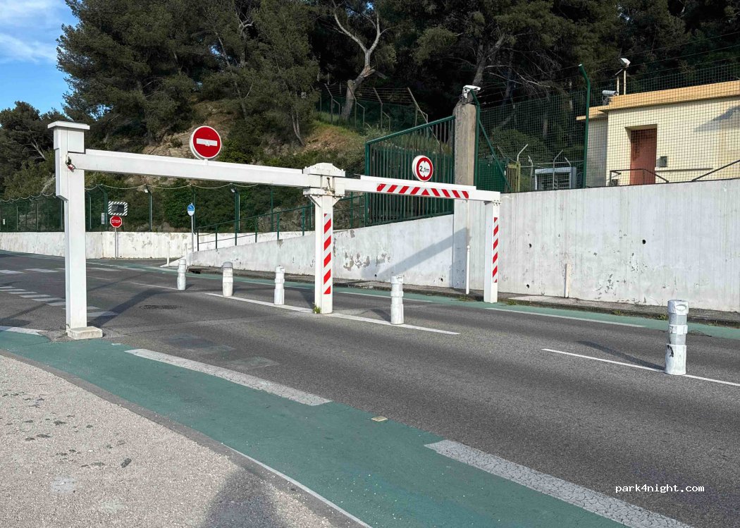 (83000) Toulon - Avenue de la Tour Royale — foto