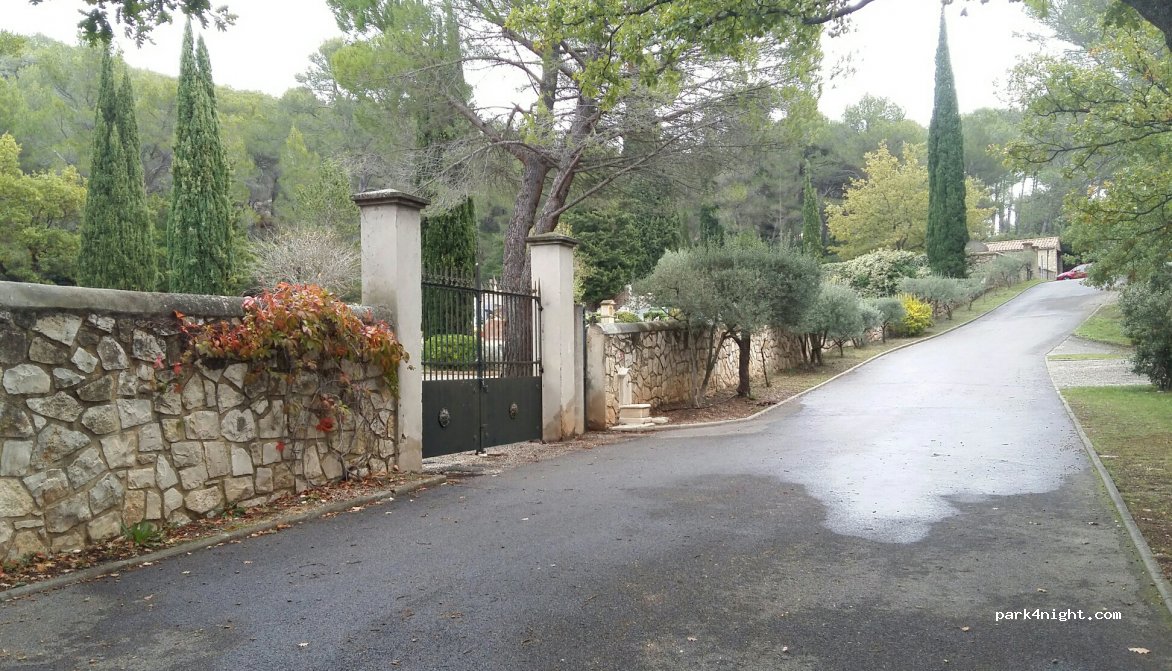 (13100) Le Tholonet - Chemin de Doudon — foto 2