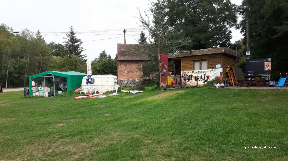 Tábořiště Na Střelnici a Reggae bar Liblín Berounka — foto