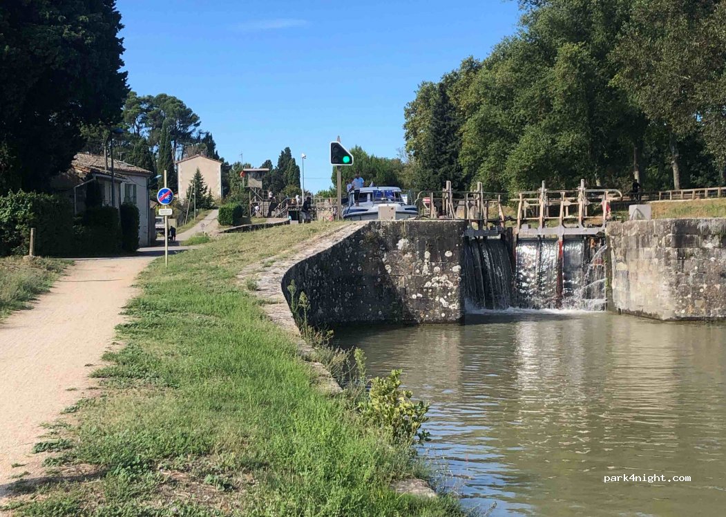 (11620) Villemoustaussou - Saint-Pierre — foto