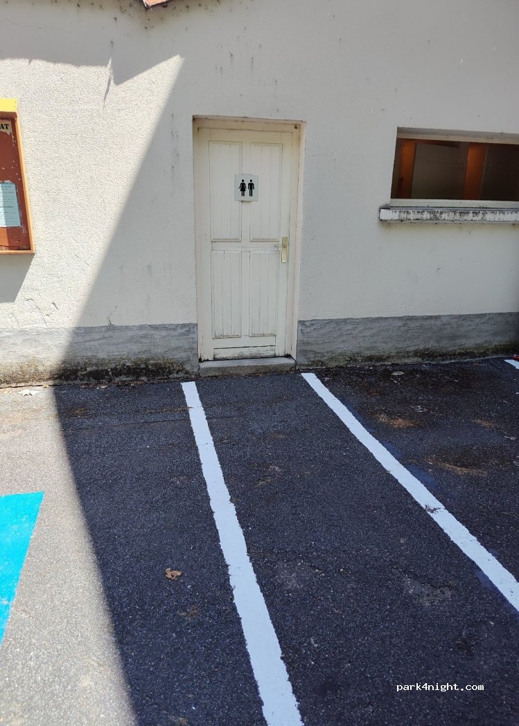 (63260) Effiat - 4 Place d'Armes — foto 3
