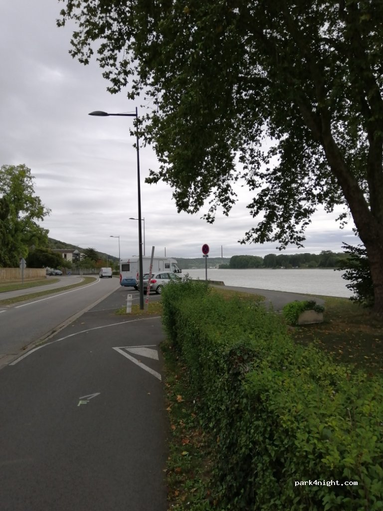(76490) Caudebec-en-Caux - 24 Avenue Winston-Churchill — foto